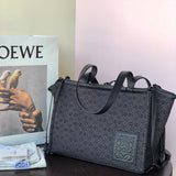 Ziva's Charm handbag – detail view (32cm*24cm*16cm)