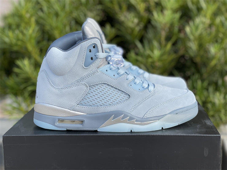 Nike Men's & Women's Iconic Street Trainers — Style 251 hardware detail