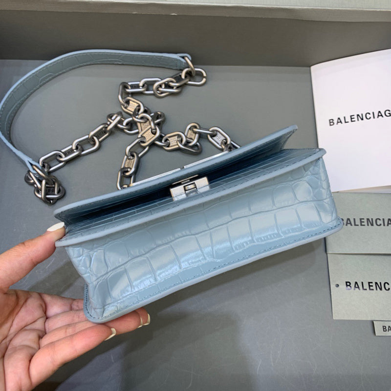 Understated Vegan Leather Handbag - Versatile Everyday Design | Women's Fashion Handbag #418 - hardware and detail close-up (image 5) of designer-inspired handbag