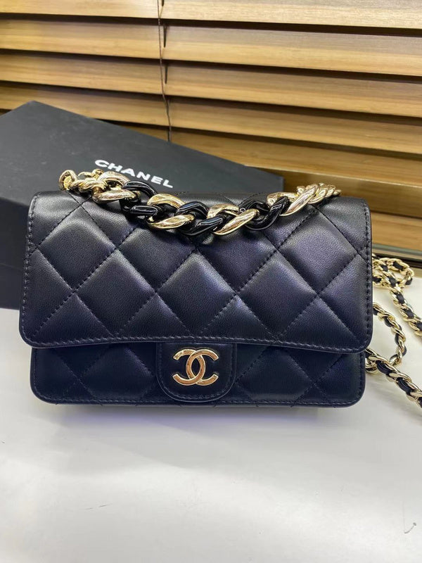  women's handbag, mid design, view 1