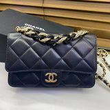  women's handbag, mid design, view 1