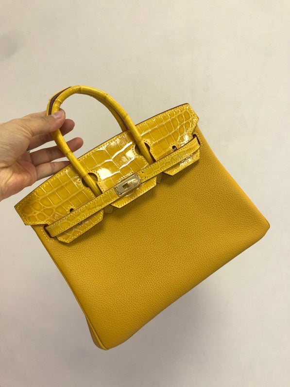  Elegant structured bag front view 79