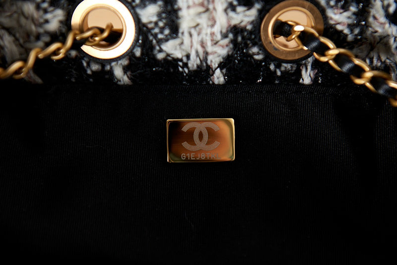 Zivas Charm Elevated Essentials Designer Handbag (Versatile Style Statement) – Lifestyle Shot