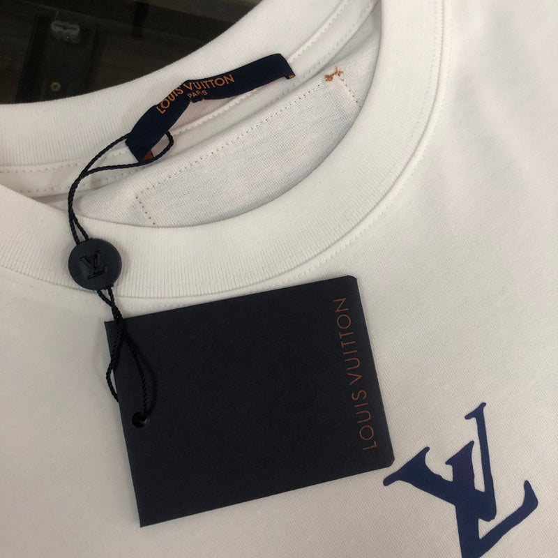 Full styled look of Louis Vuitton cotton t-shirt with label-forward styling