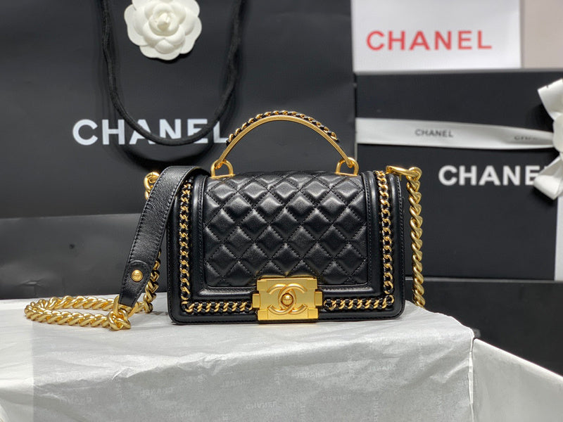 Zivas Charm Classic Sensibility Everyday Handbag (Refined Practical Design) – Close-Up Detail