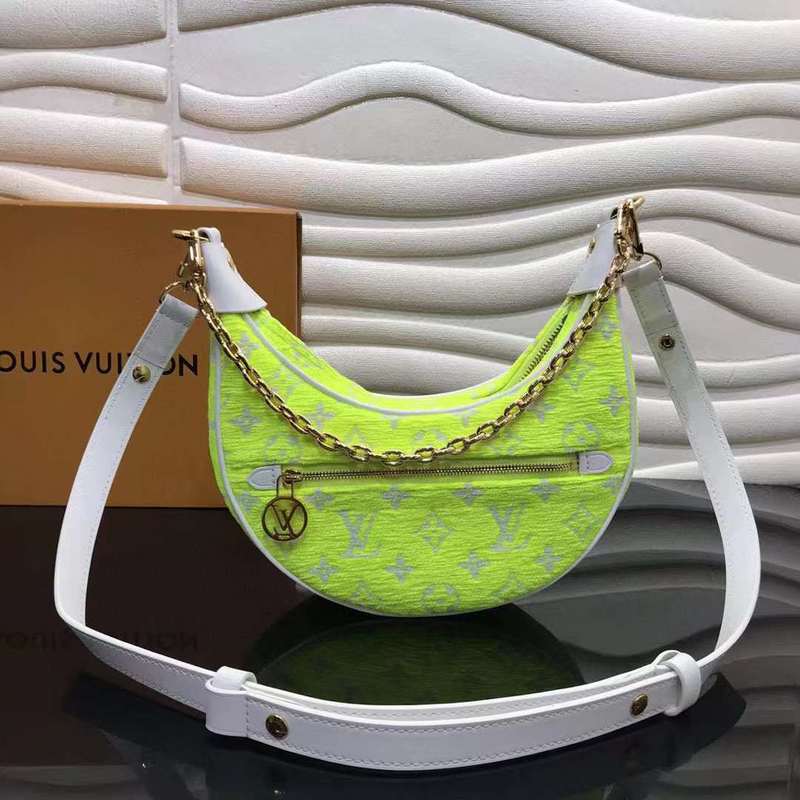 Side profile of statement everyday-luxe women's handbag – women's luxury handbag