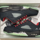 Nike Men's & Women's Premium Low-Top Trainers — Style 253 angle view
