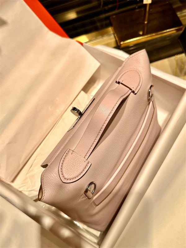  Refined everyday bag front view 13
