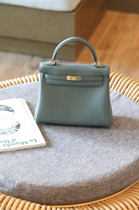  Smart structured bag front view 7