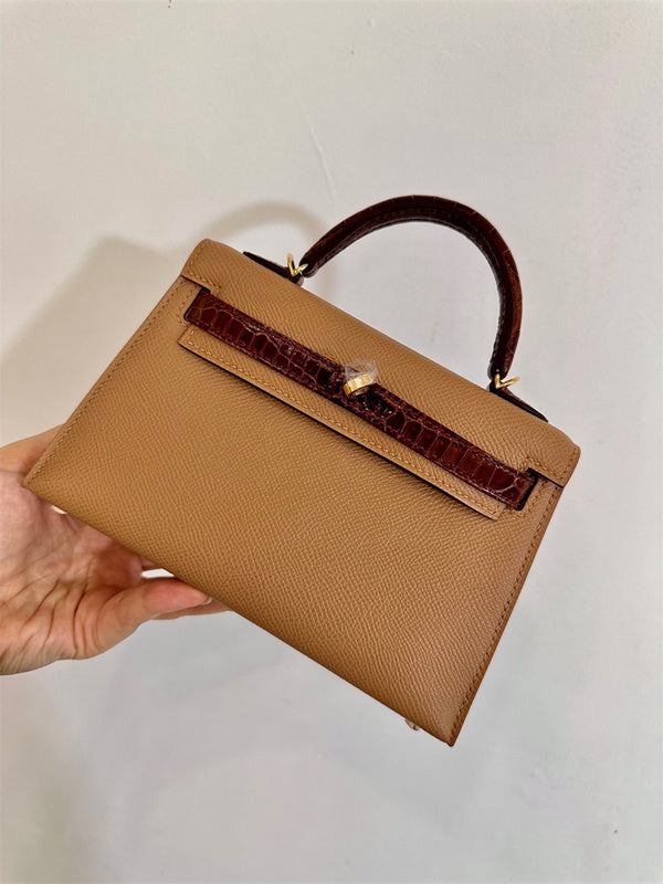  Sleek tote bag front view 7
