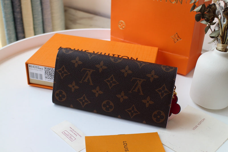 Interior view of structured classic women's handbag – women's luxury accessory