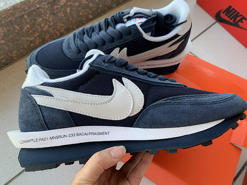 Nike Men's & Women's Luxury Fashion Trainers — Style 186 hardware detail