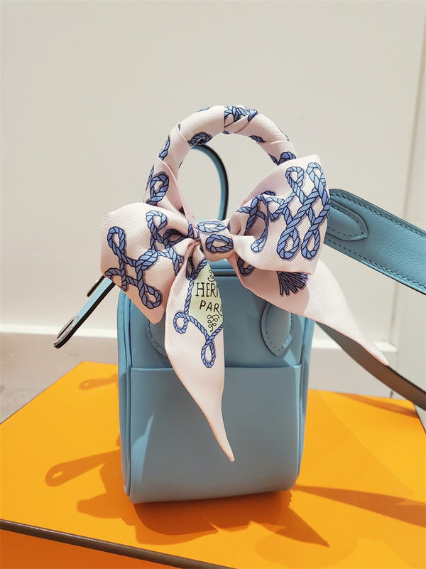  shopper bag interior and compartment view