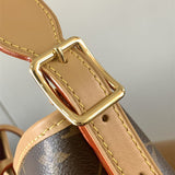  effortless structured bag detail view showing craftsmanship 8