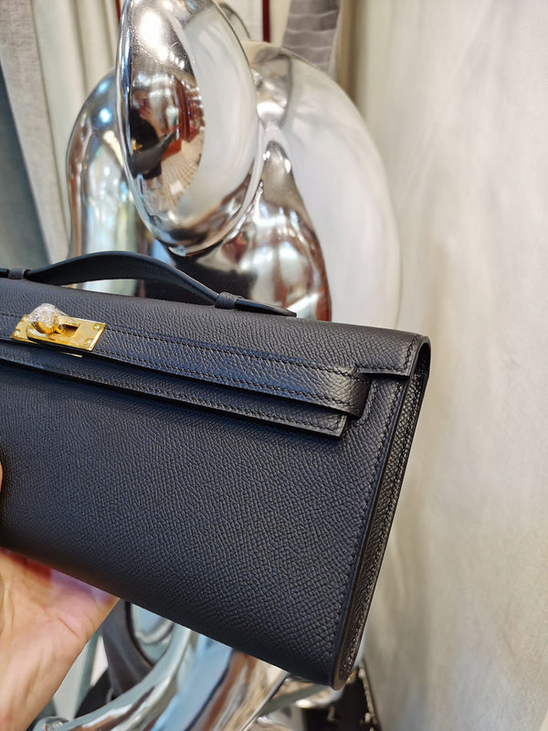 Side view of balanced structured handbag