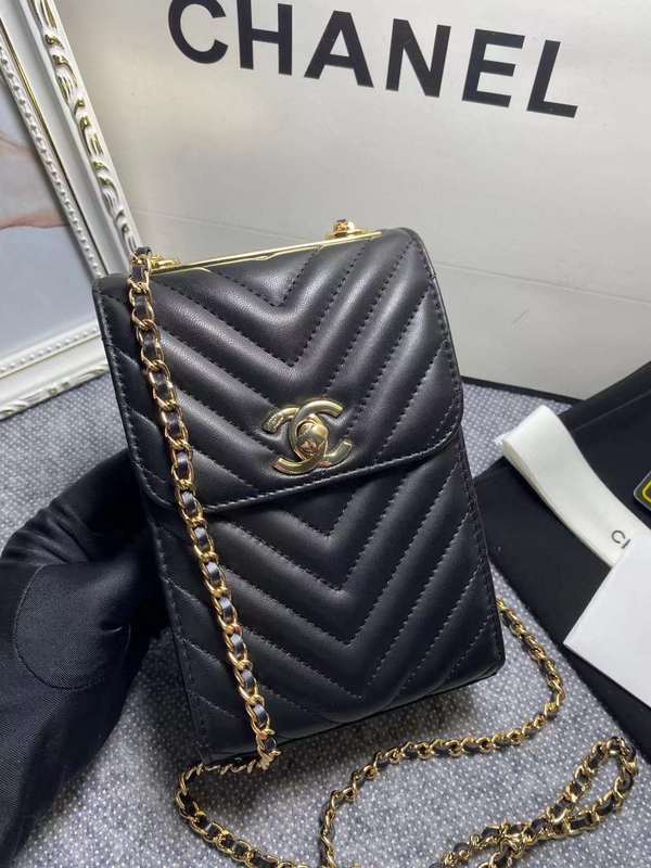 Zivas Charm Versatile Design Fashion Handbag (Everyday Luxury Essential) – Lifestyle Shot
