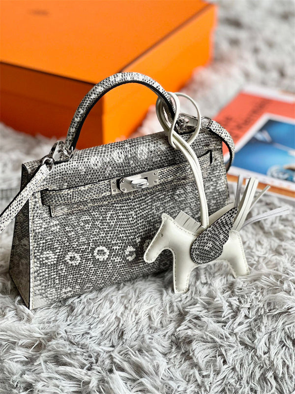  shoulder bag interior and compartment view