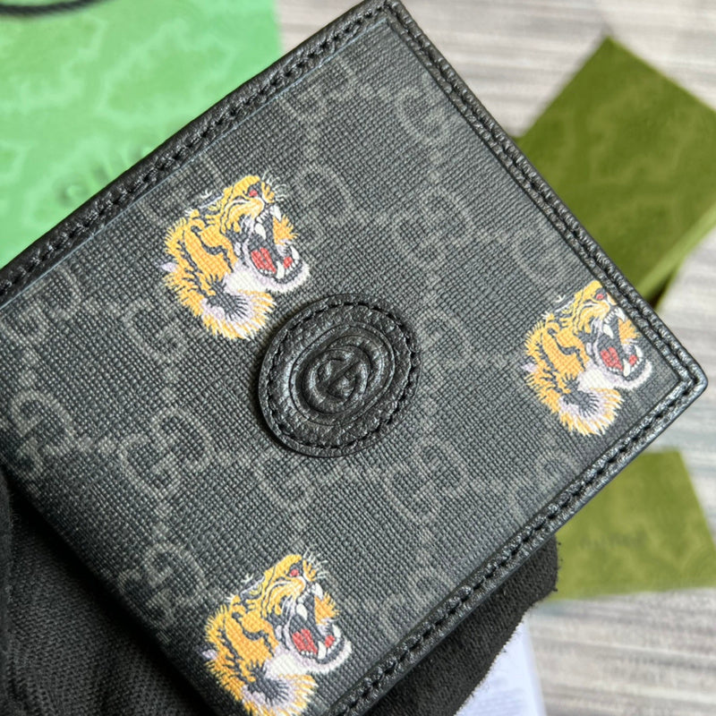 Styled lifestyle shot of everyday-luxe modern women's handbag – women's luxury accessory