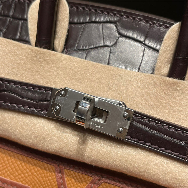  everyday tote bag detail view showing craftsmanship 8