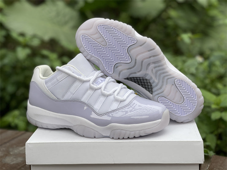 Nike Men's & Women's Iconic Street Trainers — Style 227 hardware detail