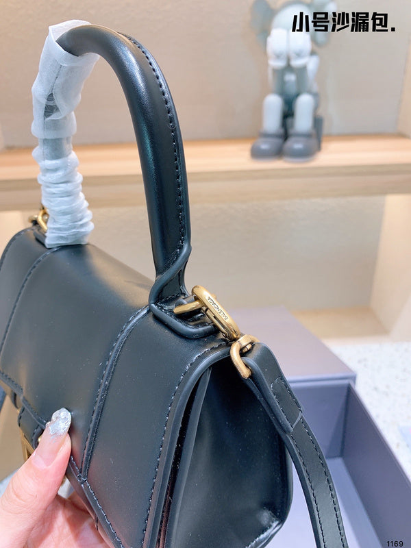 Ziva's Charm handbag – product shot (one versatile size)