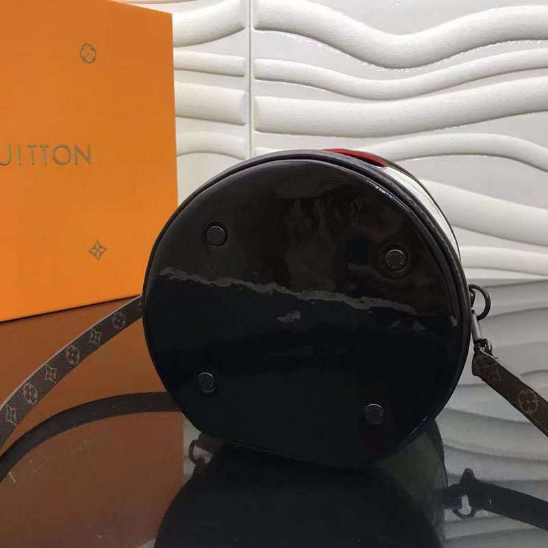 Styled lifestyle shot of signature chic women's handbag – women's premium purse