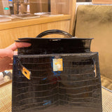  everyday everyday bag detail view showing craftsmanship 8