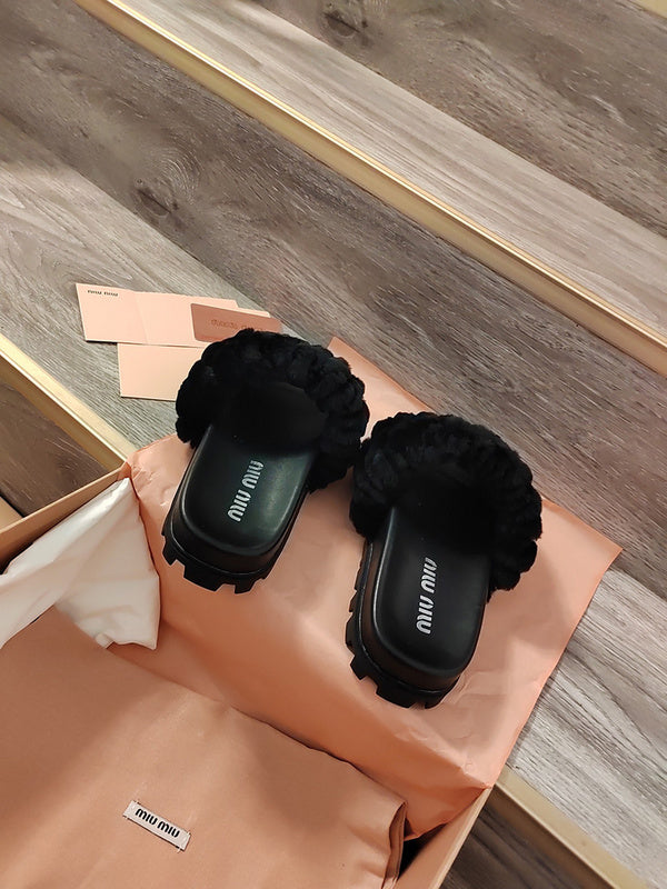Full silhouette view of Miu Miu luxury piece style No.097