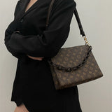  Minimalist tote bag carried on shoulder 34
