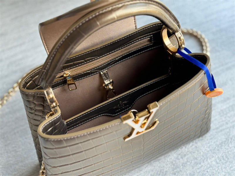  tote bag close-up of hardware and finish 23