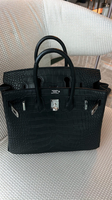  structured bag close-up of hardware and finish