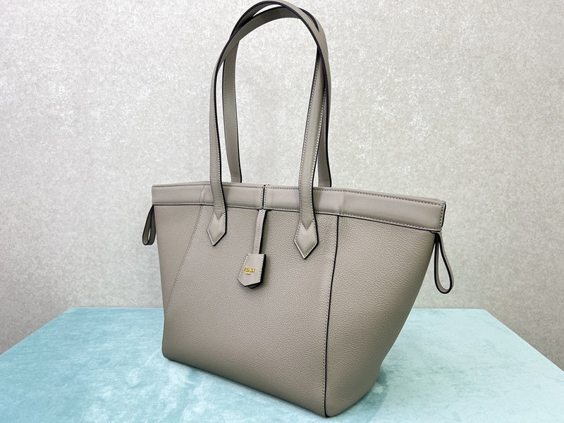 Ziva's Charm handbag – close-up view (15cm*18.5cm*18cm)