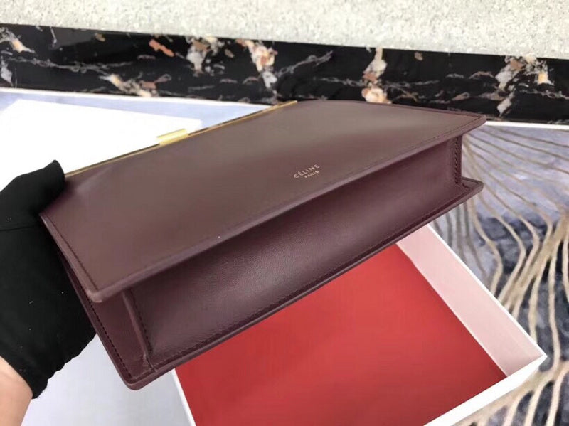 Handle and strap detail of modern everyday-luxe women's handbag – women's luxury handbag