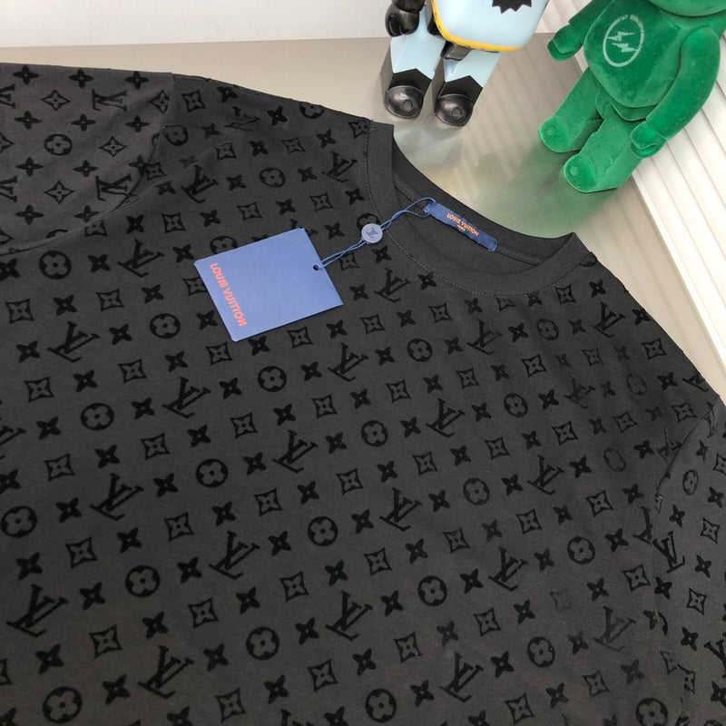 Side profile of Louis Vuitton cotton t-shirt with relaxed-fit cut