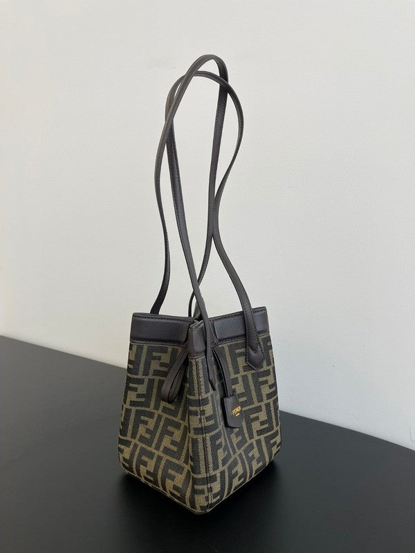Ziva's Charm handbag – close-up view (15cm*18.5cm*15cm)