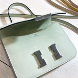  shoulder bag interior and compartment view 9