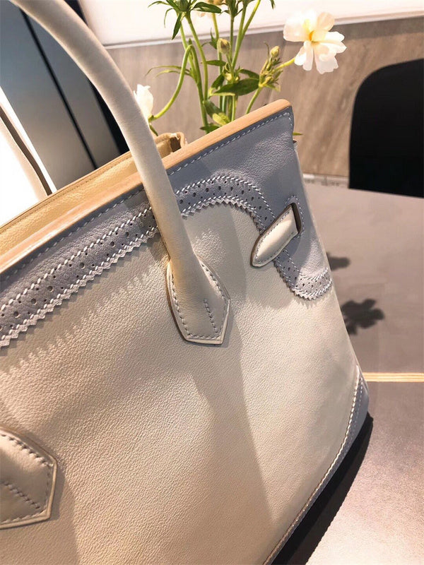  Elegant shoulder bag front view 13