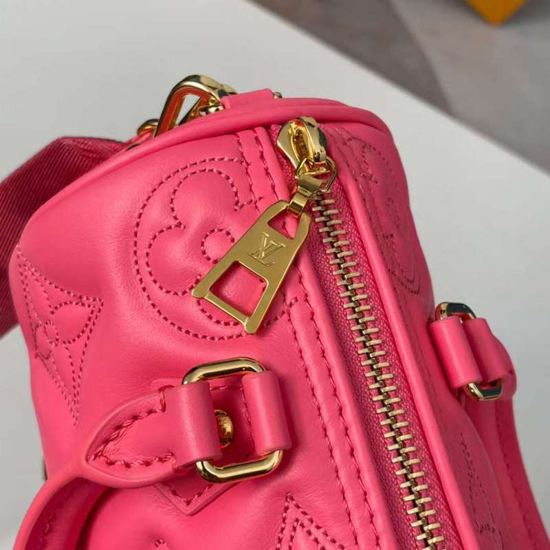 Handle and strap detail of chic everyday-luxe women's handbag – women's luxury handbag