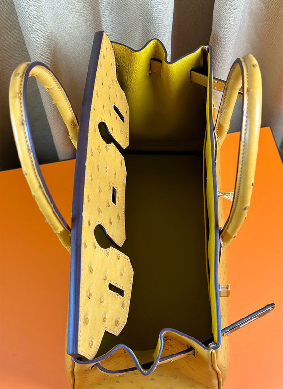  carryall bag interior and compartment view