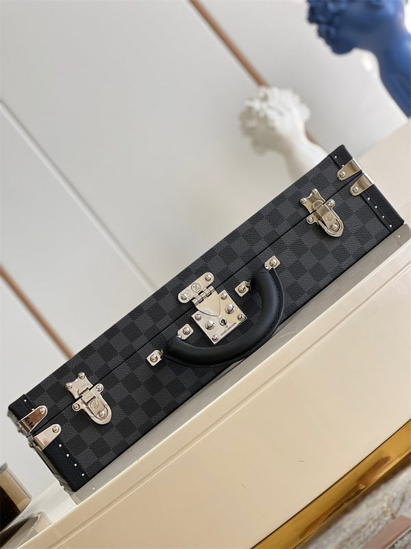  contemporary everyday bag styled with outfit 12