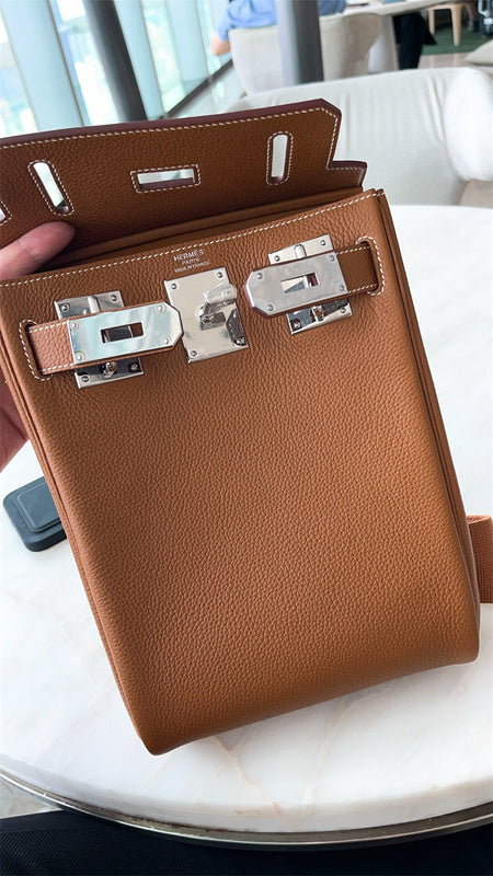  shopper bag interior and compartment view