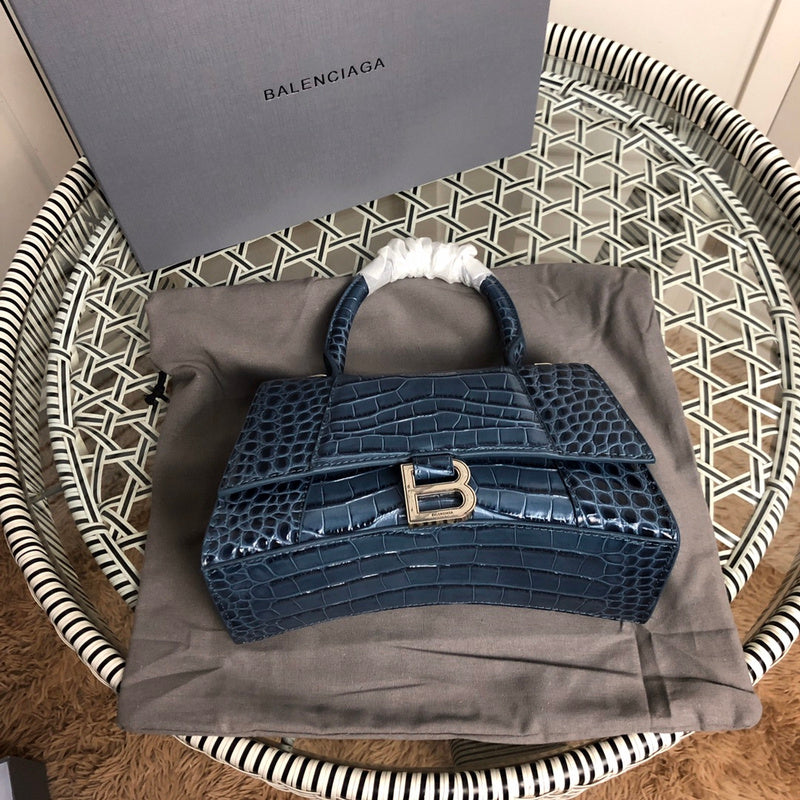Back view of everyday-luxe premium women's handbag – women's premium purse