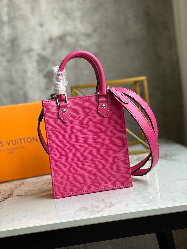 Handle and strap detail of everyday-luxe classic women's handbag – women's statement bag