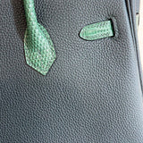  sleek carryall bag detail view showing craftsmanship 8