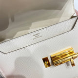  smart everyday bag styled with outfit
