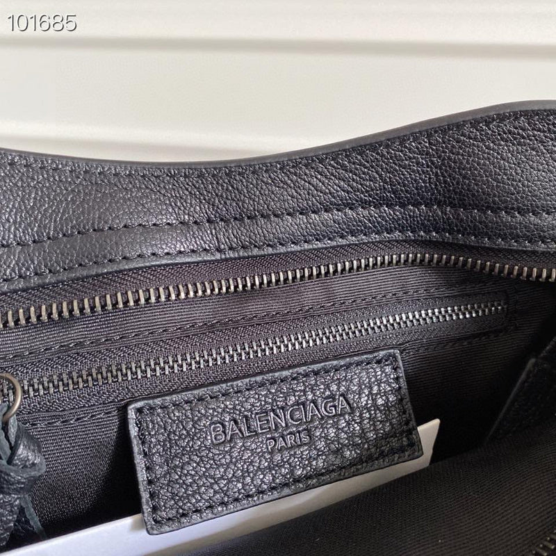 Zivas Charm Streamlined Design Fashion Handbag (Refined Modern Silhouette) – Detail View