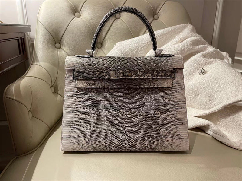  Structured top-handle bag front view
