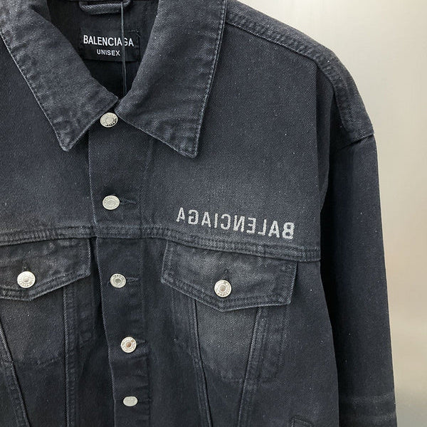 Three-quarter angle view of Balenciaga luxury piece style No.223