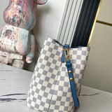  sleek carryall bag styled with outfit 24