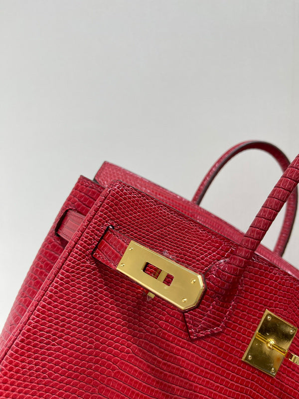 Graceful handbag styled for everyday wear